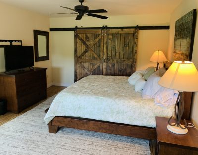 The Farmhouse, 2 miles from Colgate