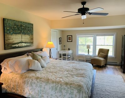 The Farmhouse, 2 miles from Colgate