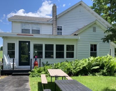 The Farmhouse, 2 miles from Colgate