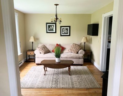 The Farmhouse, 2 miles from Colgate