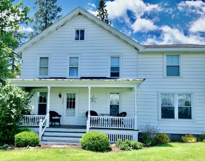 The Farmhouse, 2 miles from Colgate