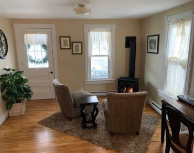 The Farmhouse, 2 miles from Colgate
